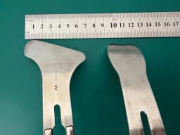 Комплект із 2 ретракторів Miyazaki Marina Medical 254-630, універсальні / для сакропексії
