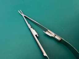 Голкотримач Storz E3848 Castroviejo 11mm вигнутий із замком