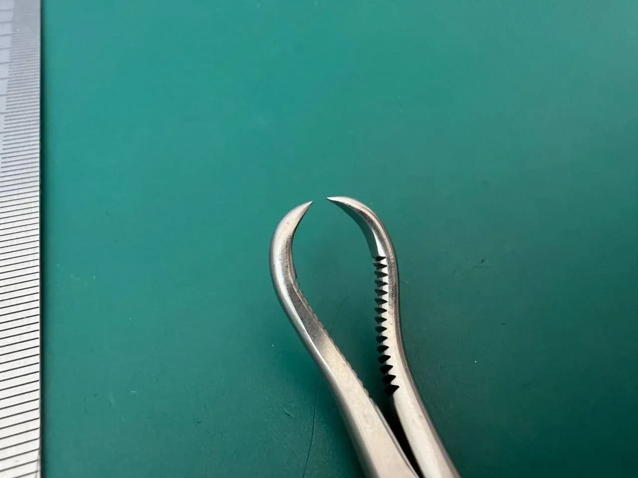 398.41 Reduction Forceps with points, broad, ratchet, Germany