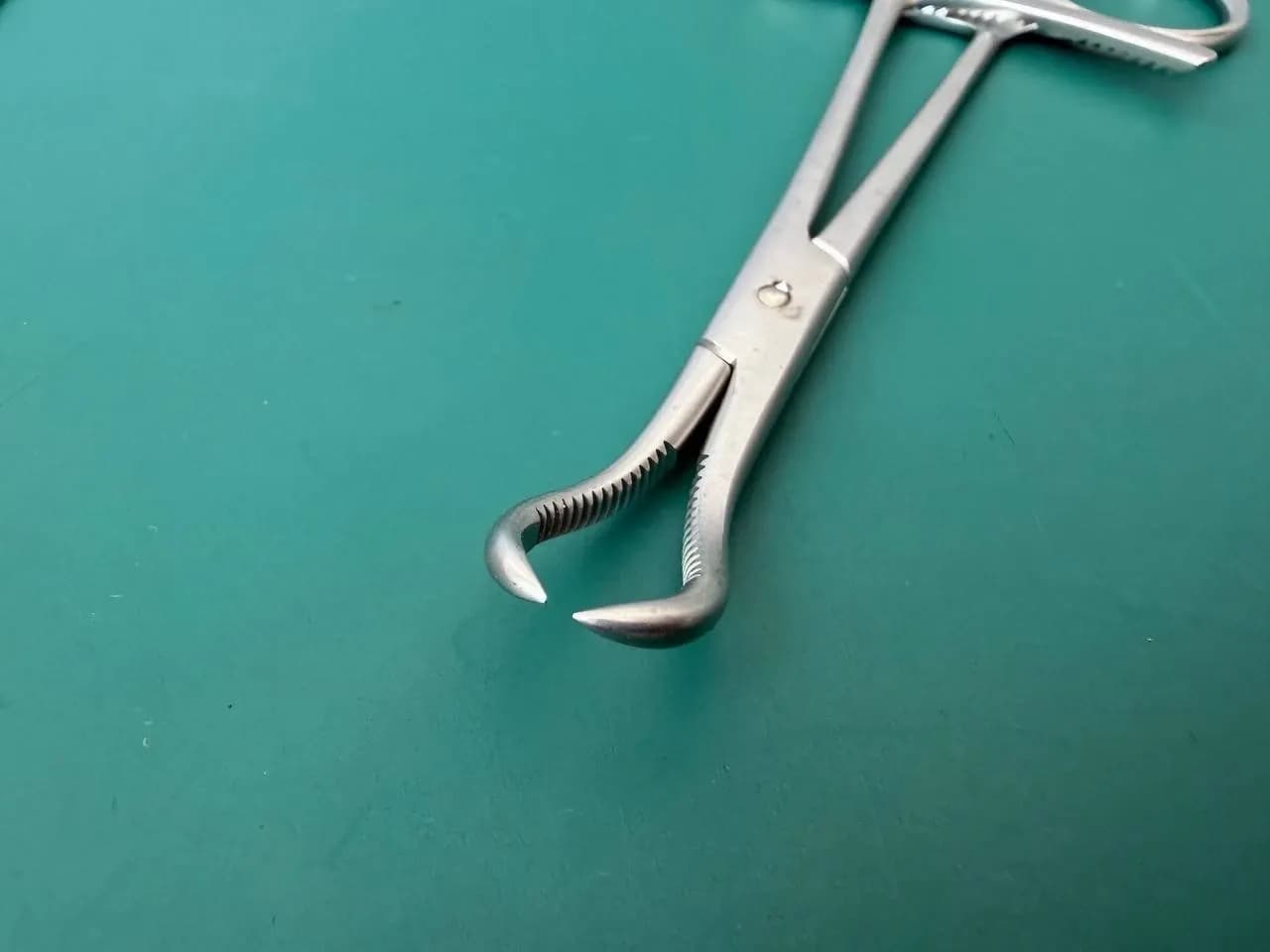 398.41 Reduction Forceps with points, broad, ratchet, Germany