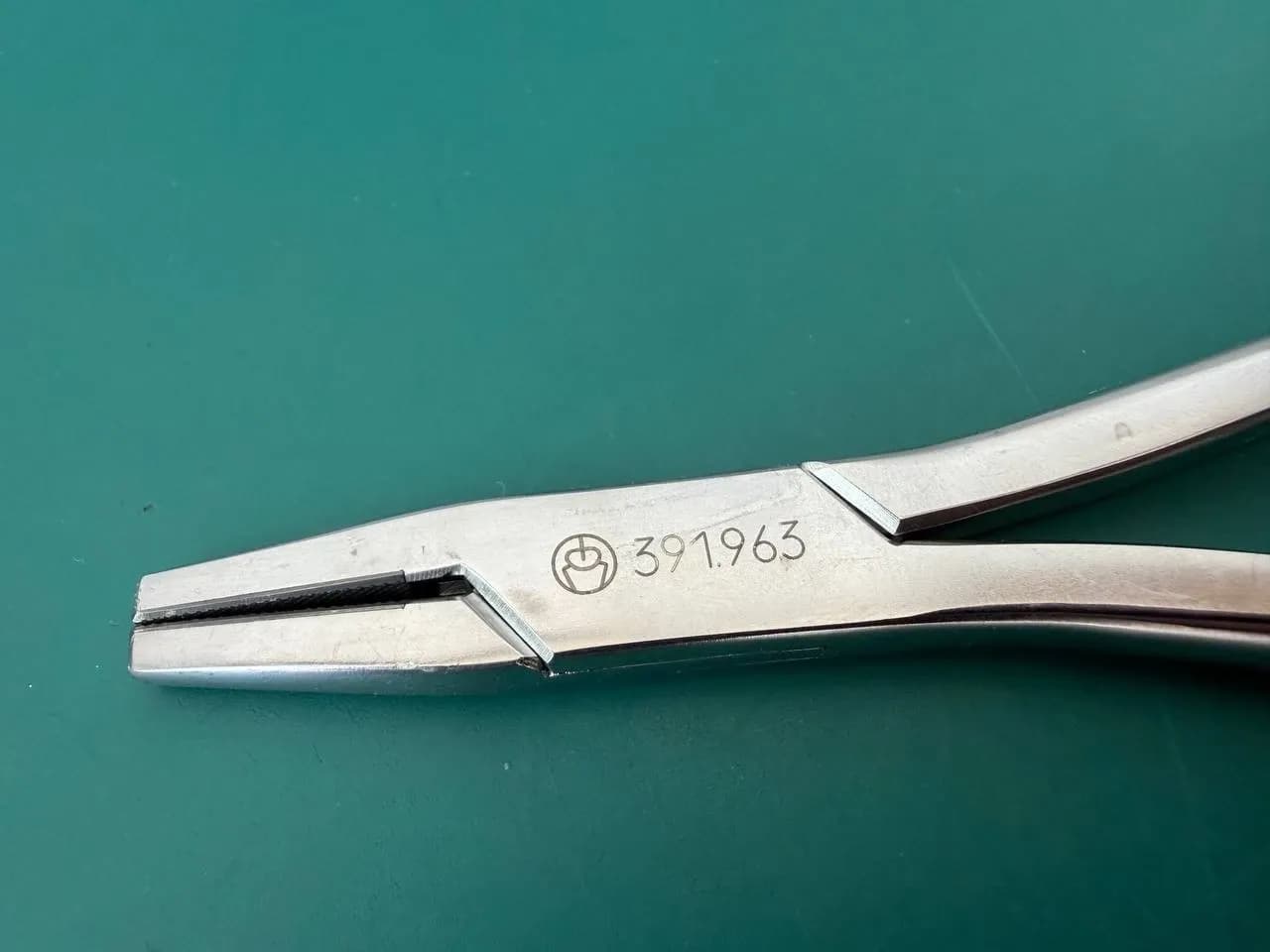 391.963 Universal Surgical Bending Pliers, Germany