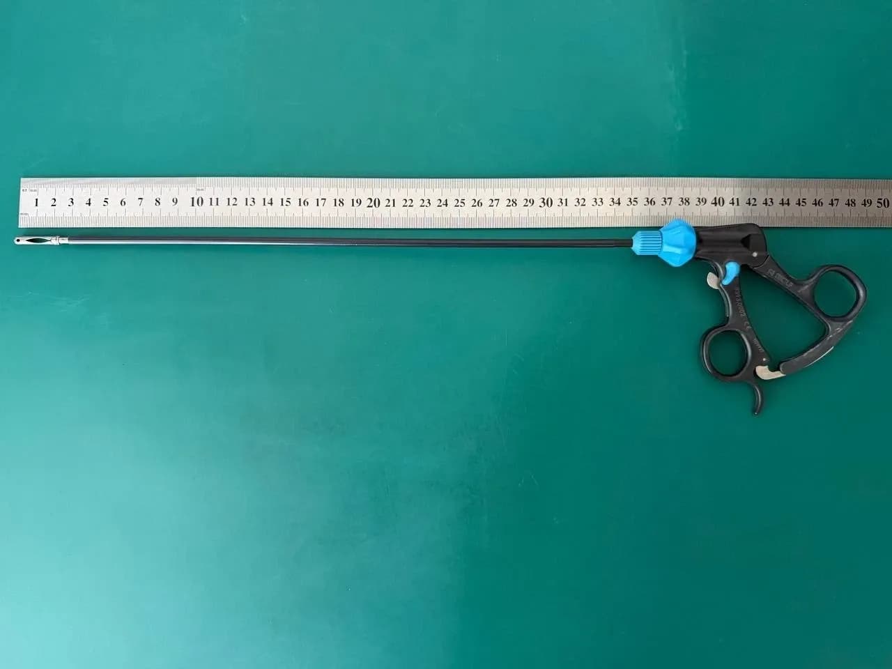 R.Wolf Universal holding forceps 8393.482, sheath, and handle 8393.0002