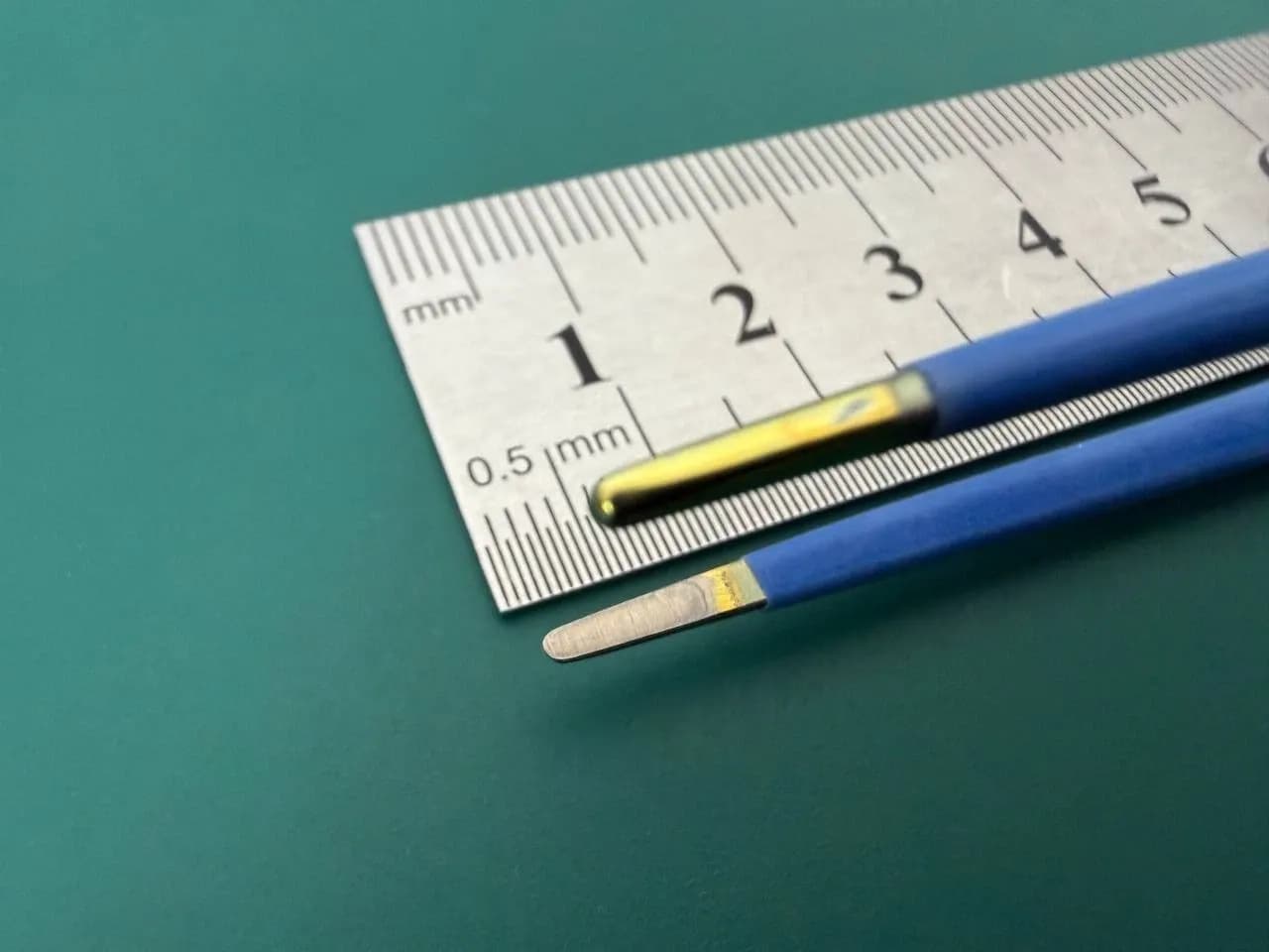 Пінцет біполярний багнетний Symmetry SSI 08-0101 титановий, кінчик 1.5mm, 8.75″