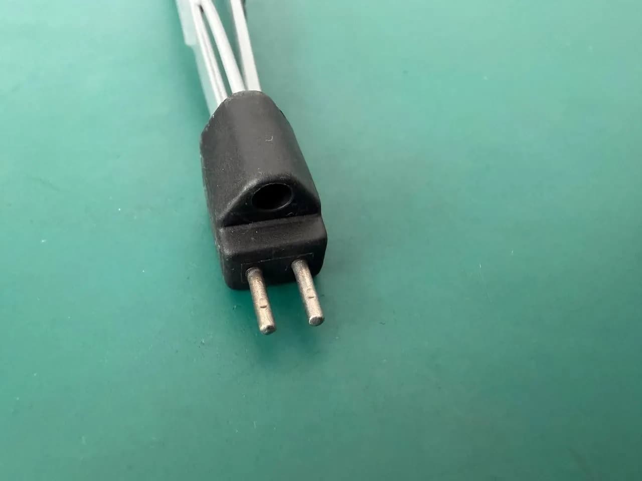 Пінцет байонетний Aesculap US361 титановий ізольований 0.5mm круглий конектор 9-1/8"