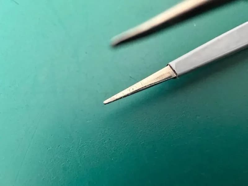 Пінцет байонетний Aesculap US361 титановий ізольований 0.5mm круглий конектор 9-1/8"