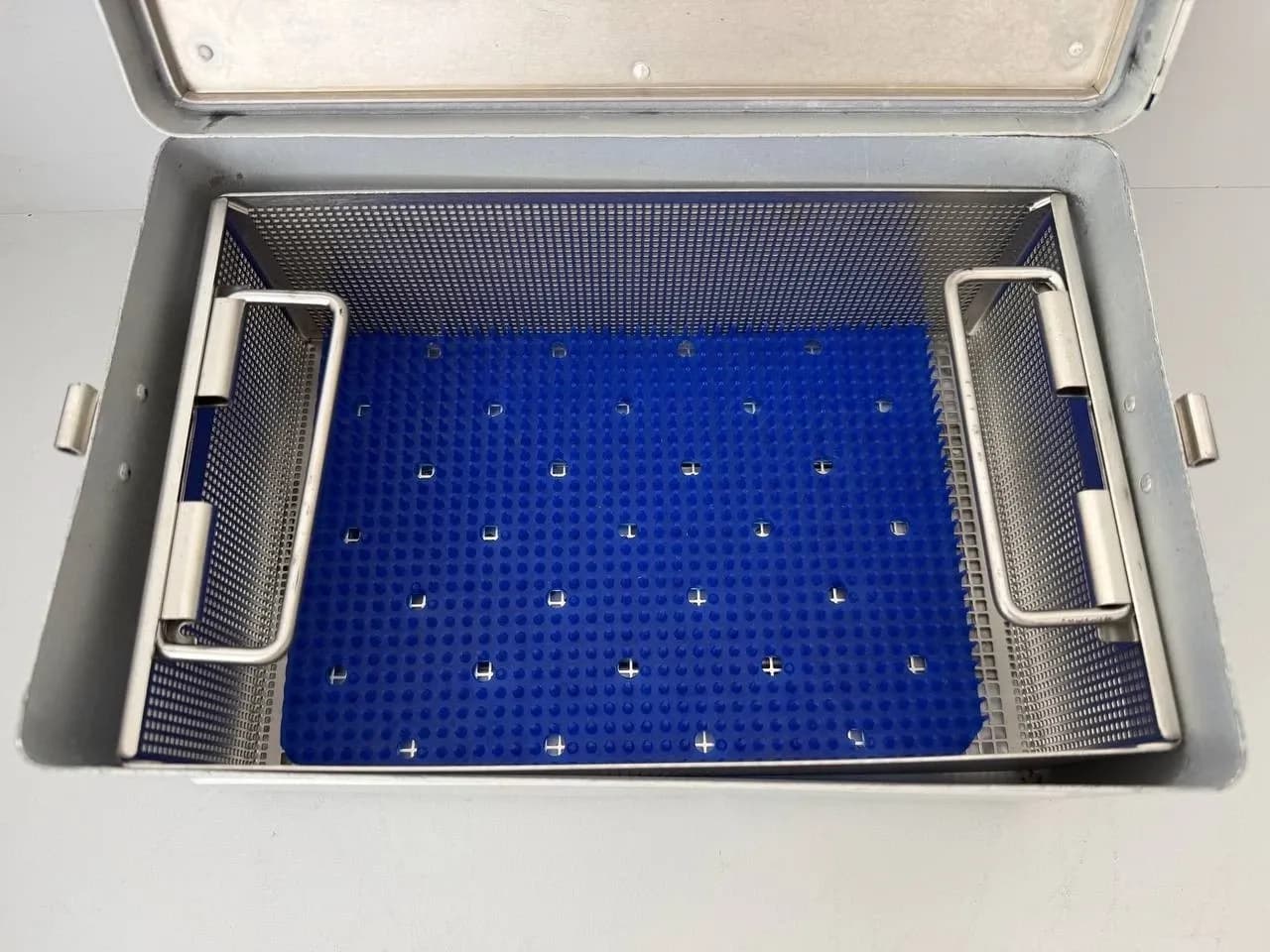 Aesculap Sterilization Case JN091, JF282R Basket with silicone mat