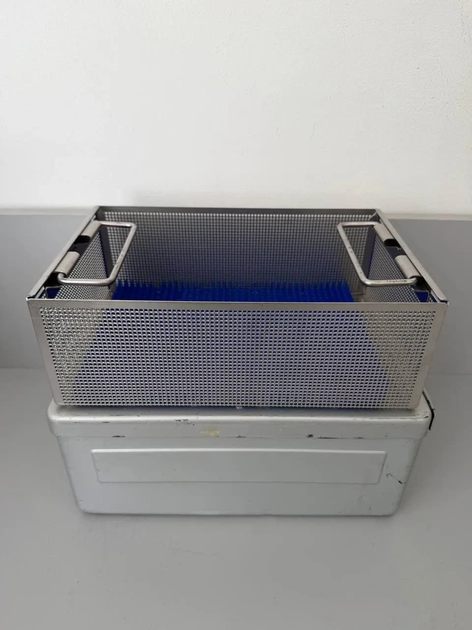 Aesculap Sterilization Case JN091, JF282R Basket with silicone mat