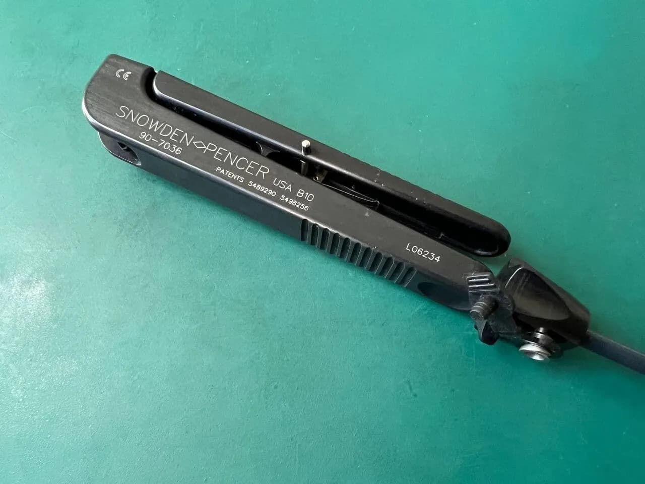 Затискач фенестрований Snowden-Pencer 90-7036, 5mm, 32cm, губка 16mm