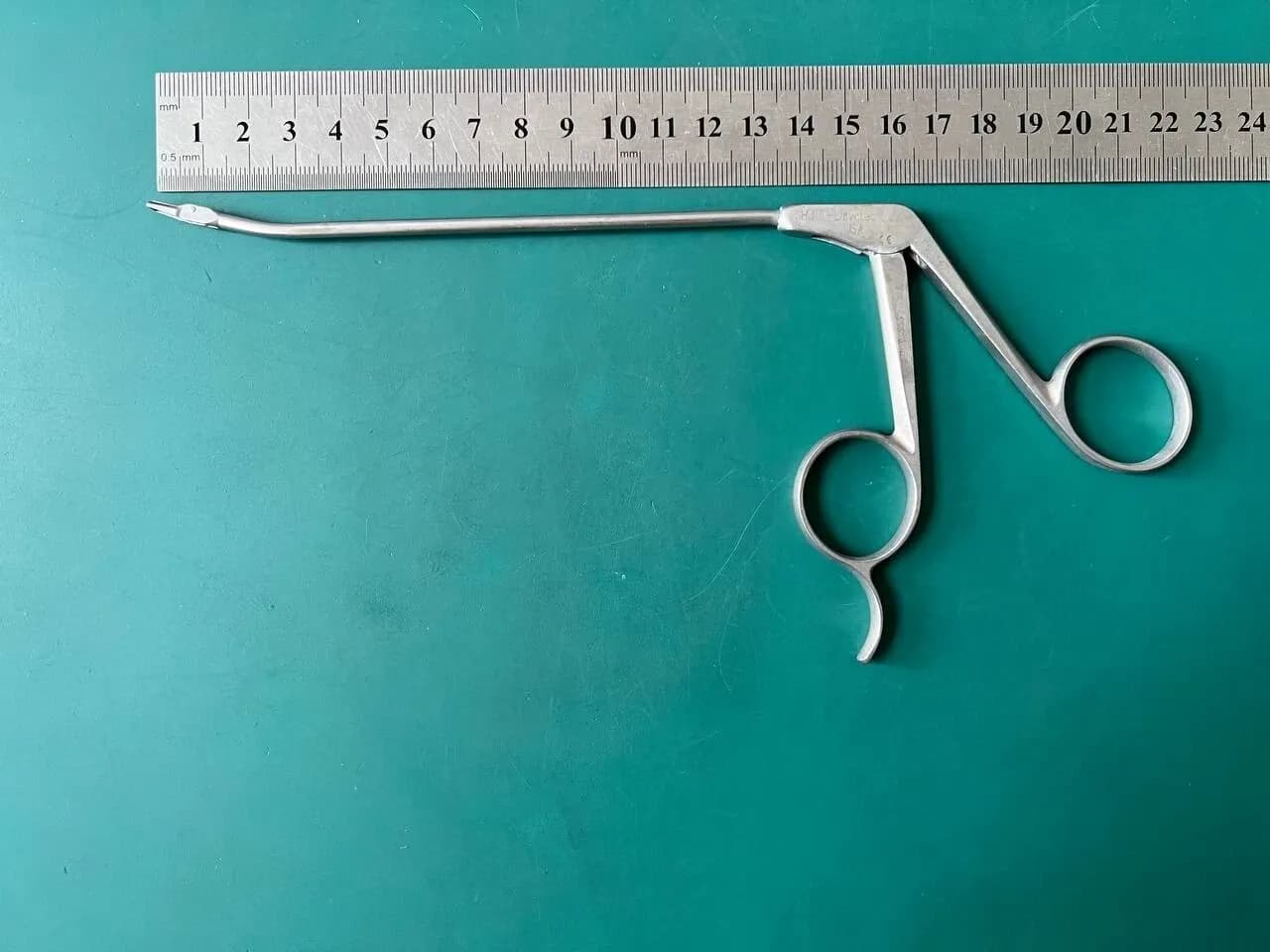 Linvatec 31.16333 Shutt 15° Up Mini Aggressor Arthroscopy Forceps 9-1/8"