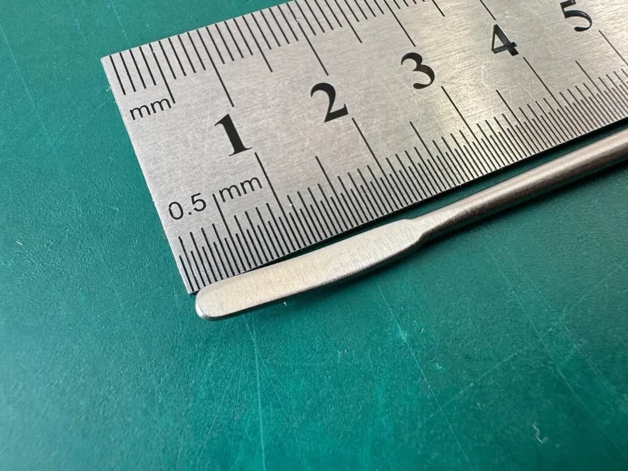 Symmetry 65-1018 Pennfield Slightly Curved Dissector Surgical 8 1/4"