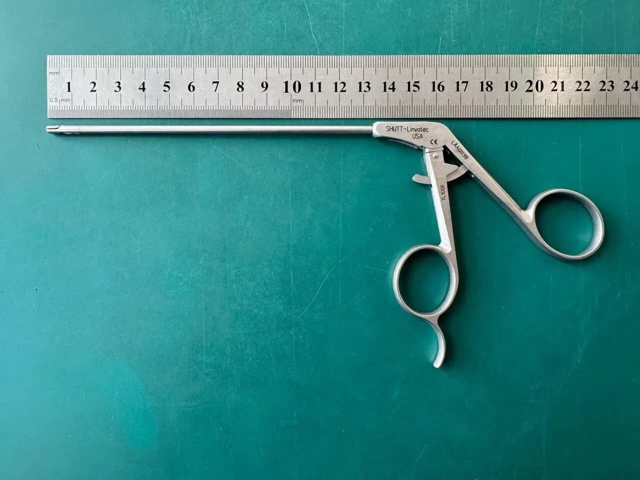 Shutt Linvatec 11.1001 Surgical Arthroscopic Grasping Forceps 3.4mm w/ratchet