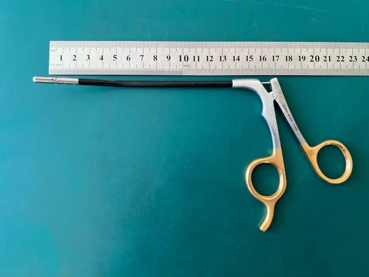 Захоплювальний пінцет Elmed 36-5015 Daniel Endoforehead 5 мм 5″ вигнутий лівий