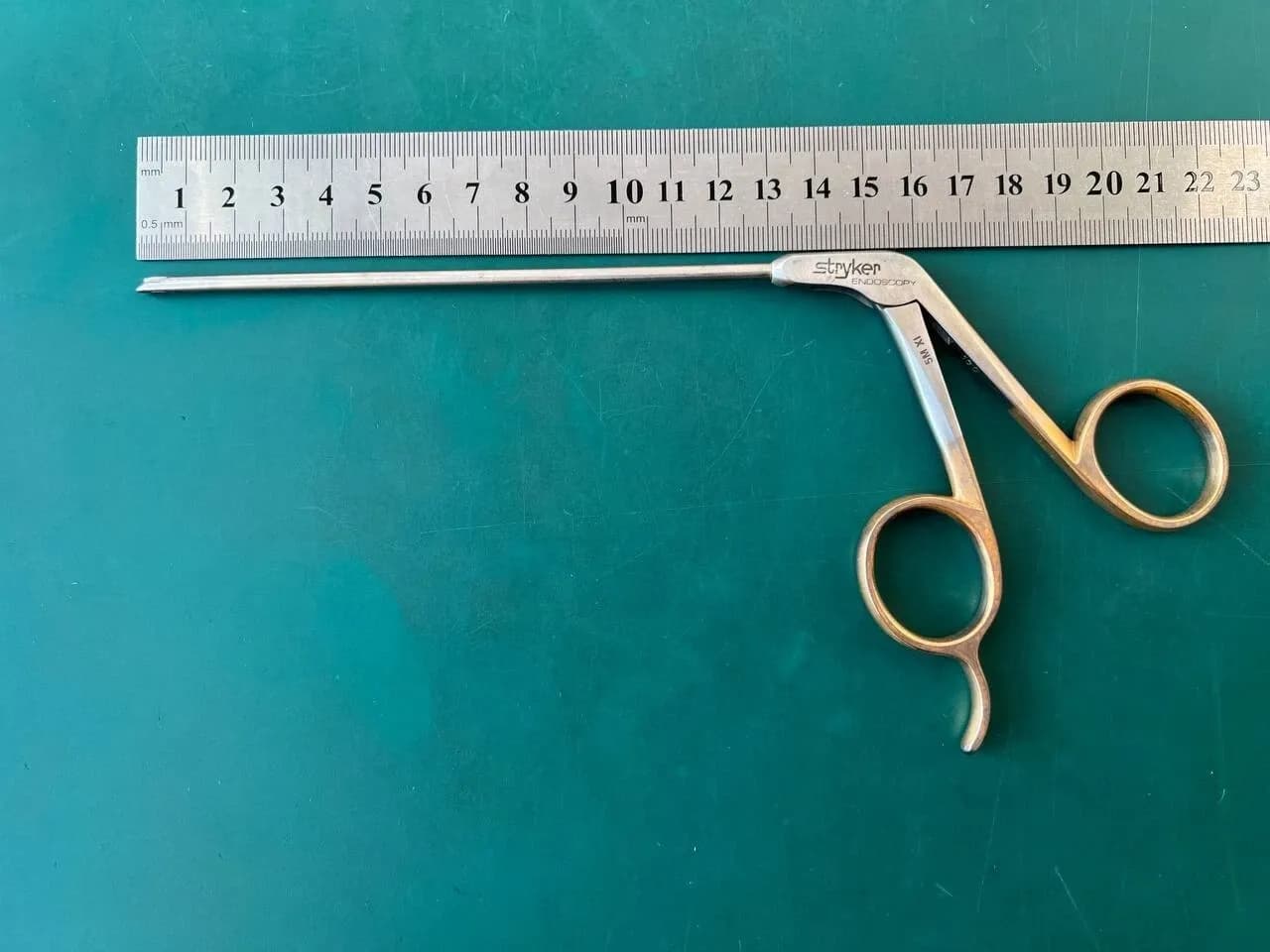 Stryker 242-030-100 Scoop Jaw Forceps Arthroscopy 3.4mm