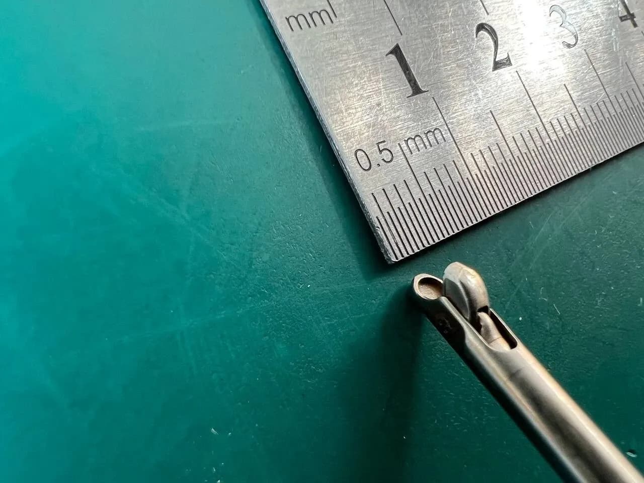 Артроскопічний висікач із відсмоктуванням Dyonics 2707 3.4mm 9 1/2″