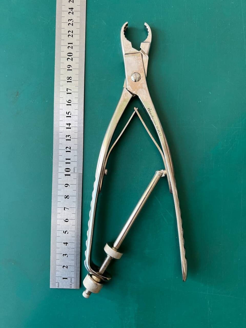Затискач кістковий Medicon 35.45.23, прямий, різьбова фіксація, 23.0cm (9.2")