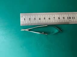Ножиці для капсулотомії Aesculap MA483R Vannas, прямі, 3-1/4″