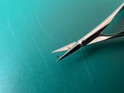 Ножиці для капсулотомії Aesculap MA483R Vannas, прямі, 3-1/4″