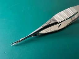 Ножиці для капсулотомії Aesculap MA483R Vannas, прямі, 3-1/4″