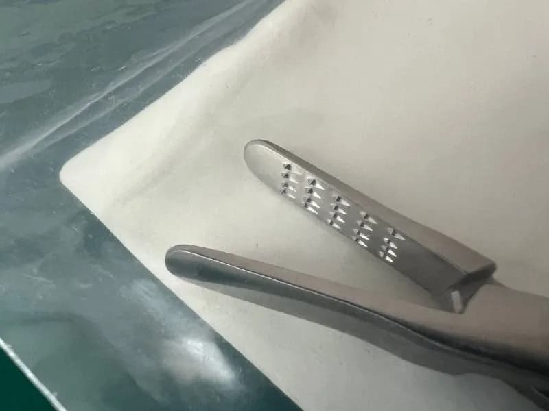 MILTEX 40-234 PLATYPUS Nail Pulling Forceps (140mm), Standard Jaws, 6.5mm wide