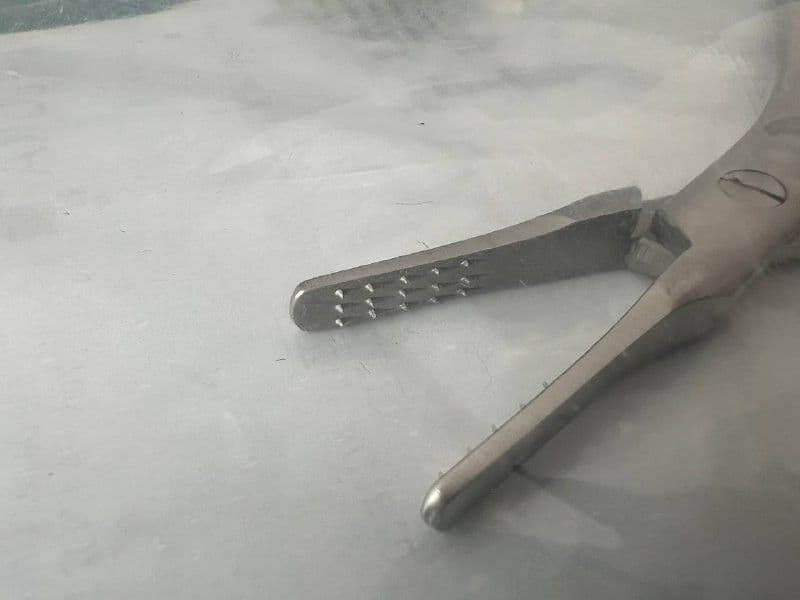 MILTEX 40-235 PLATYPUS Nail Pulling Forceps 140mm Narrow Jaws, 4.2 mm wide