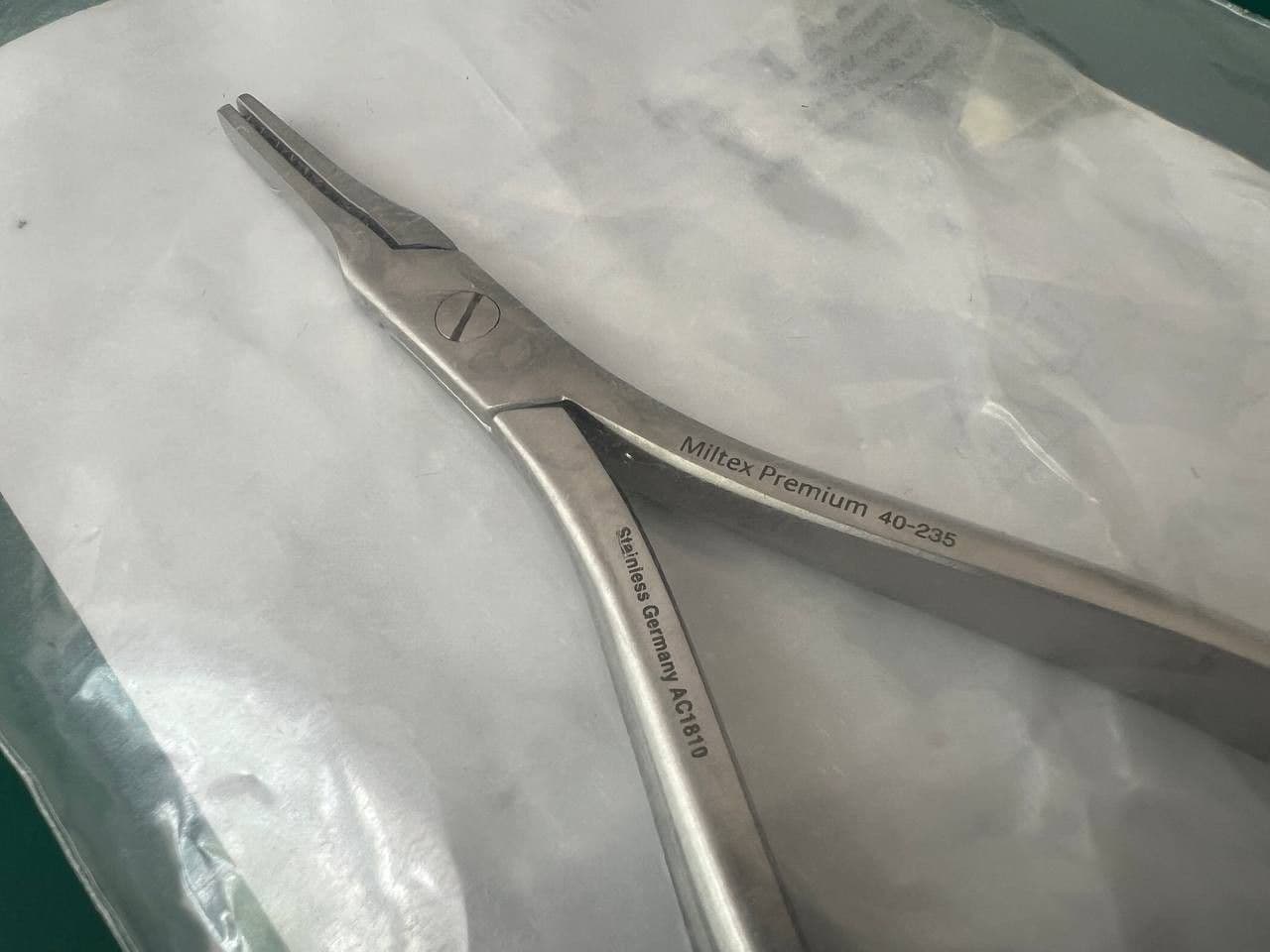 MILTEX 40-235 PLATYPUS Nail Pulling Forceps 140mm Narrow Jaws, 4.2 mm wide