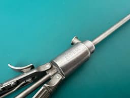 Голкотримач Karl Storz 26178ML Macro, 5mm, 43cm, бранші вигнуті вліво