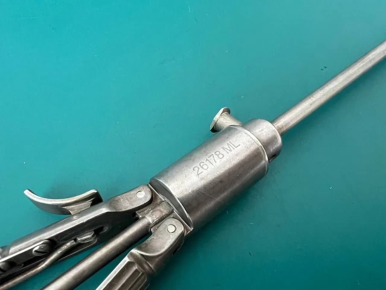 Голкотримач Karl Storz 26178ML Macro, 5mm, 43cm, бранші вигнуті вліво