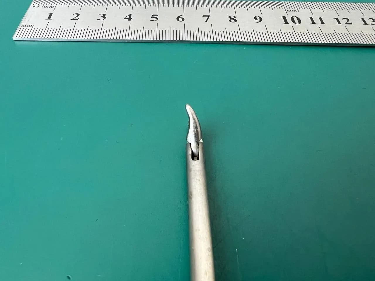 Голкотримач Karl Storz 26178ML Macro, 5mm, 43cm, бранші вигнуті вліво