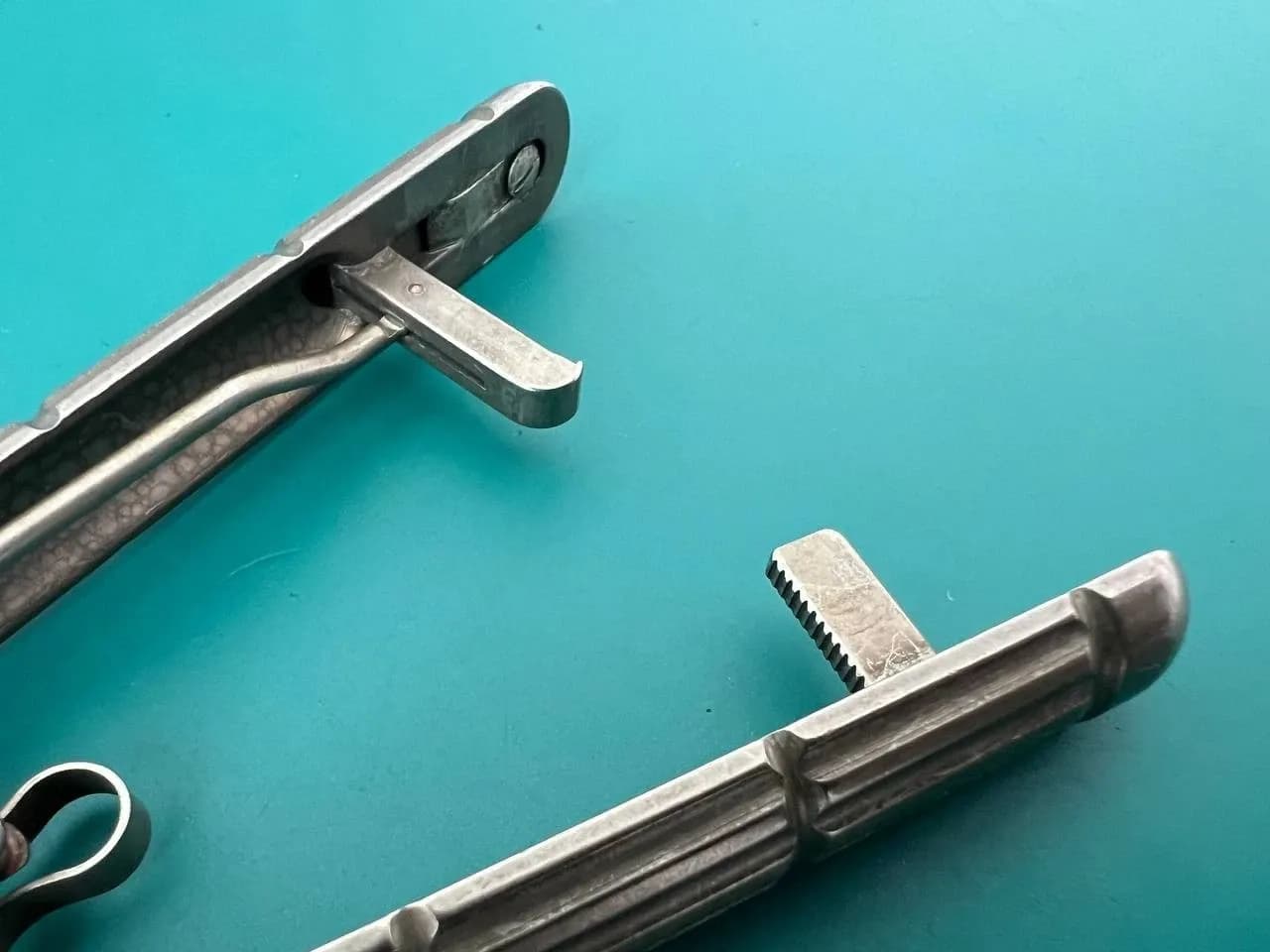 Голкотримач Karl Storz 26178ML Macro, 5mm, 43cm, бранші вигнуті вліво