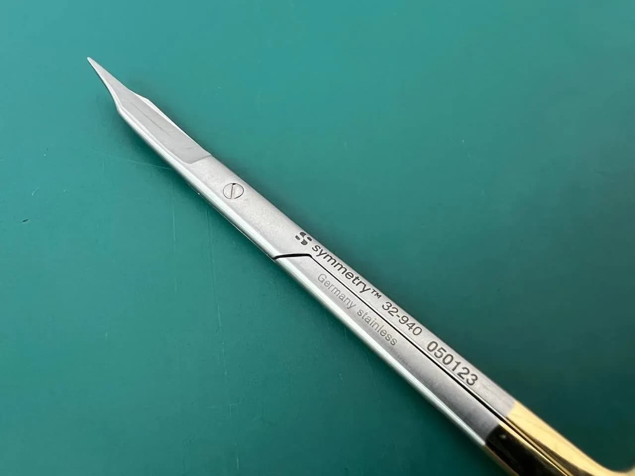 Symmetry 32-940 Scissors; Fox; Tissue and Gum; Curved; Tungsten Carbide; 5 1/8