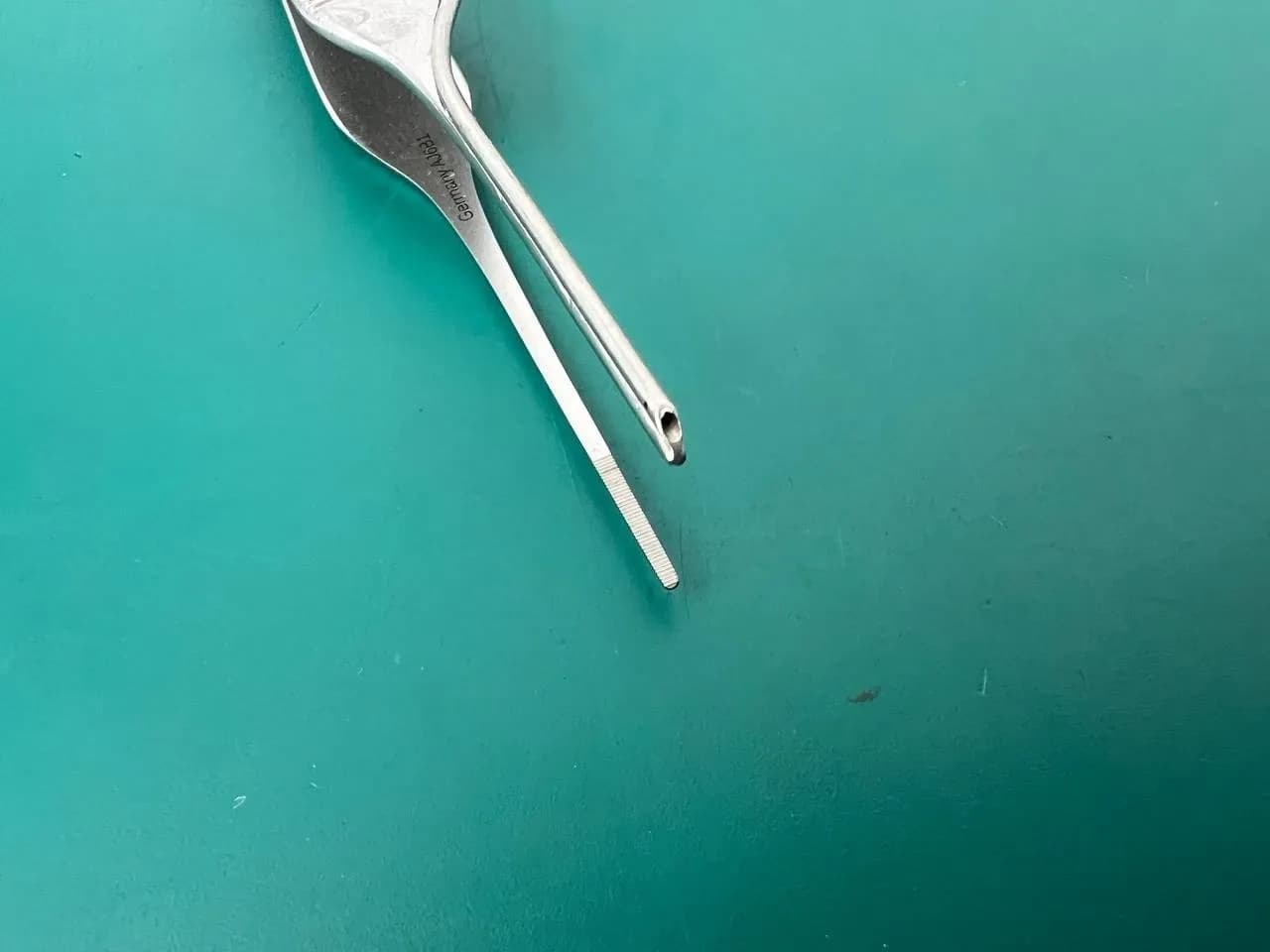 Scanlan 4004-125 Broli-Adson Forceps 1.2 mm serrated tips, one suction cannula