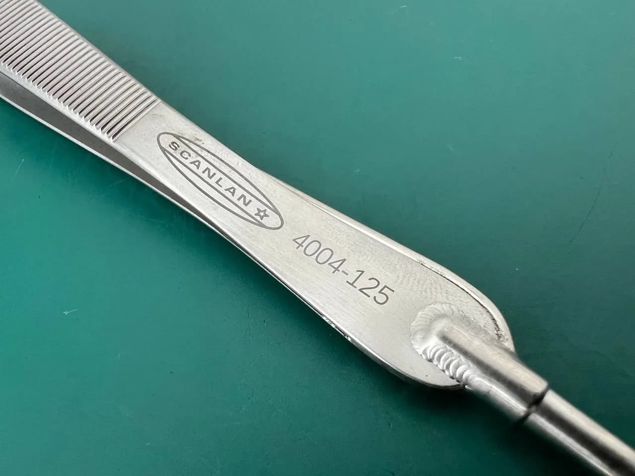 Scanlan 4004-125 Broli-Adson Forceps 1.2 mm serrated tips, one suction cannula