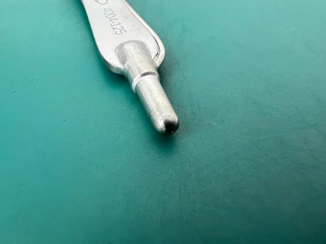 Scanlan 4004-125 Broli-Adson Forceps 1.2 mm serrated tips, one suction cannula