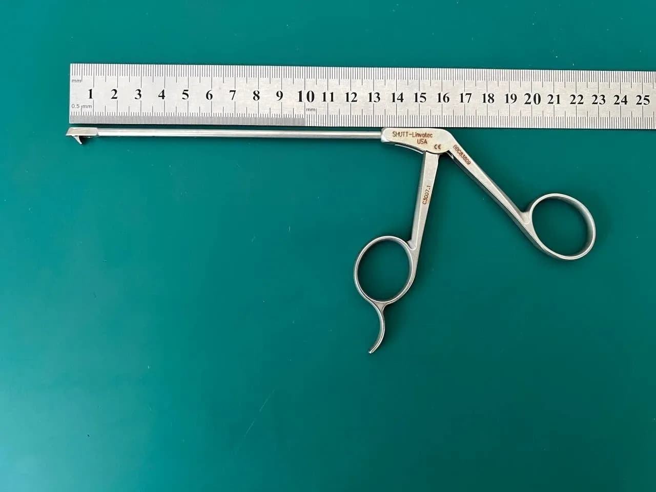 ConMed Shutt Linvatec C3007.1 Retrograde Forceps Straight Right Bite 3.4mm 9"