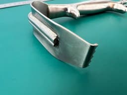 Snowden Pencer 88-1086 Tebbetts 30mm Fiberoptic Double Action Retractor Blade