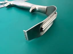 Snowden Pencer 88-1086 Tebbetts 30mm Fiberoptic Double Action Retractor Blade