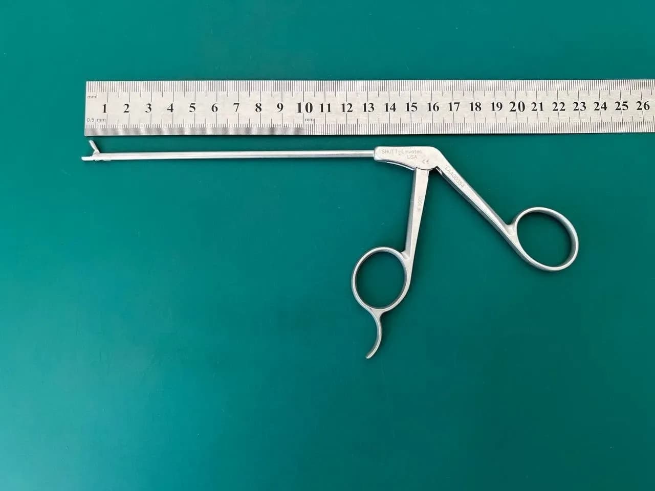 Linvatec 16.1001 Straight Non Ratcheting Grasping Forceps 130mm 2.75mm