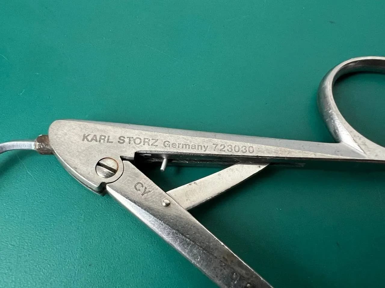 Біопсійний затискач Karl Storz 723030, прямий, овальні ложкоподібні чашечки 3x4 мм, 6.5″
