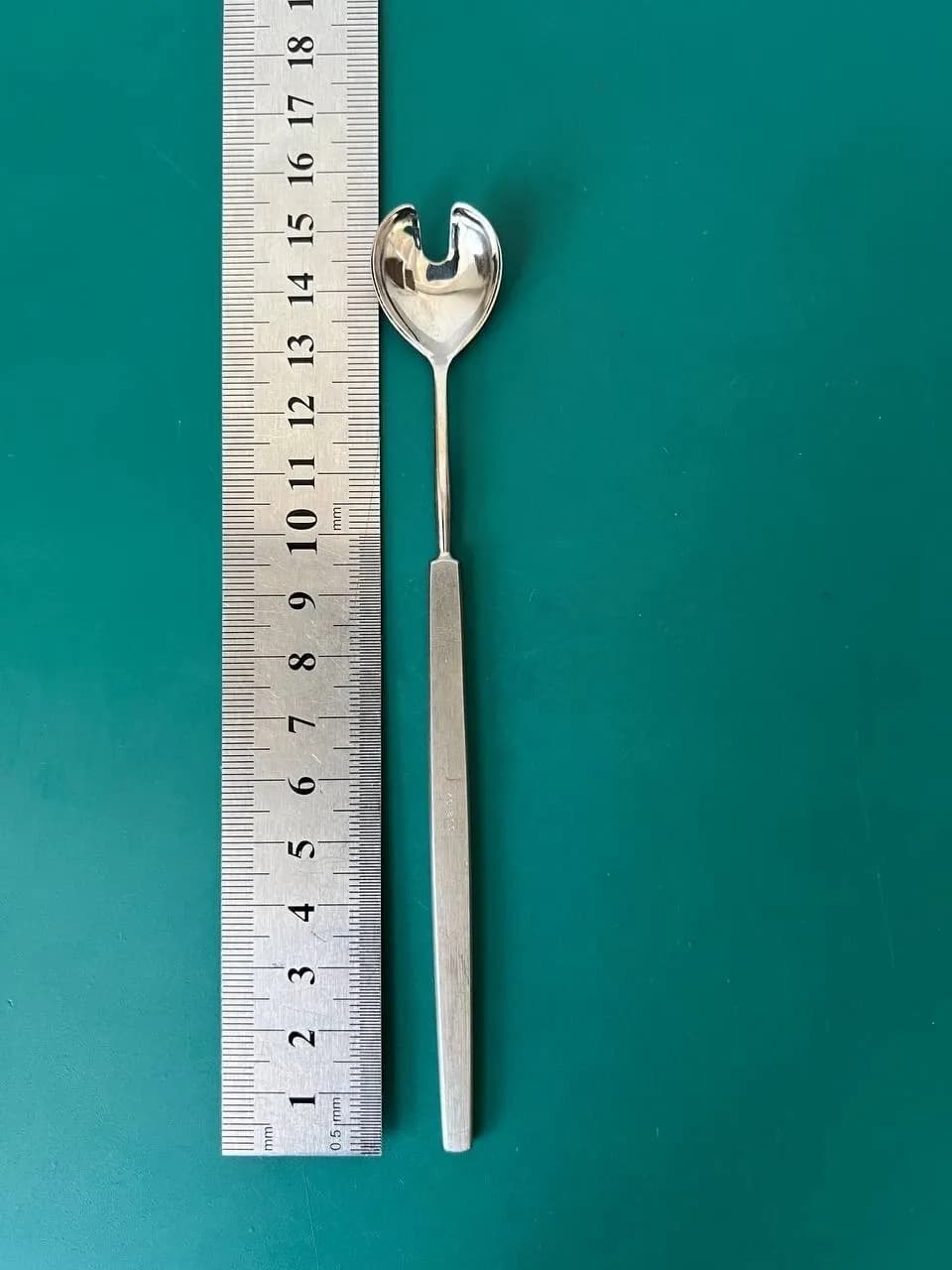 Katena K3-4450 Wells enucleation spoon, 5 3/4'',21mm wide, curved spoon