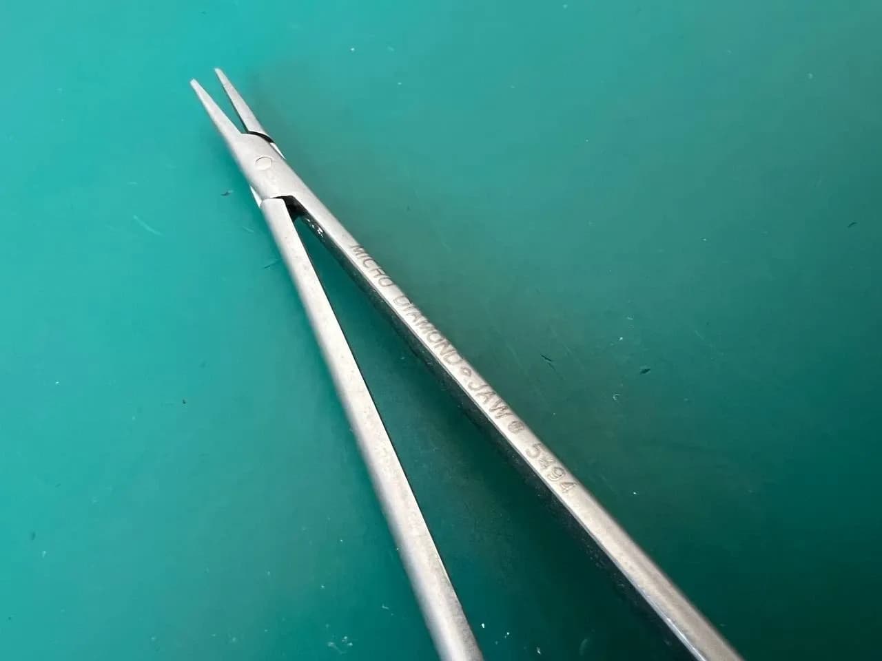 Snowden&Pencer 5494 CASTROVIEJO Delicate Needle Holder, micro diamond jaw