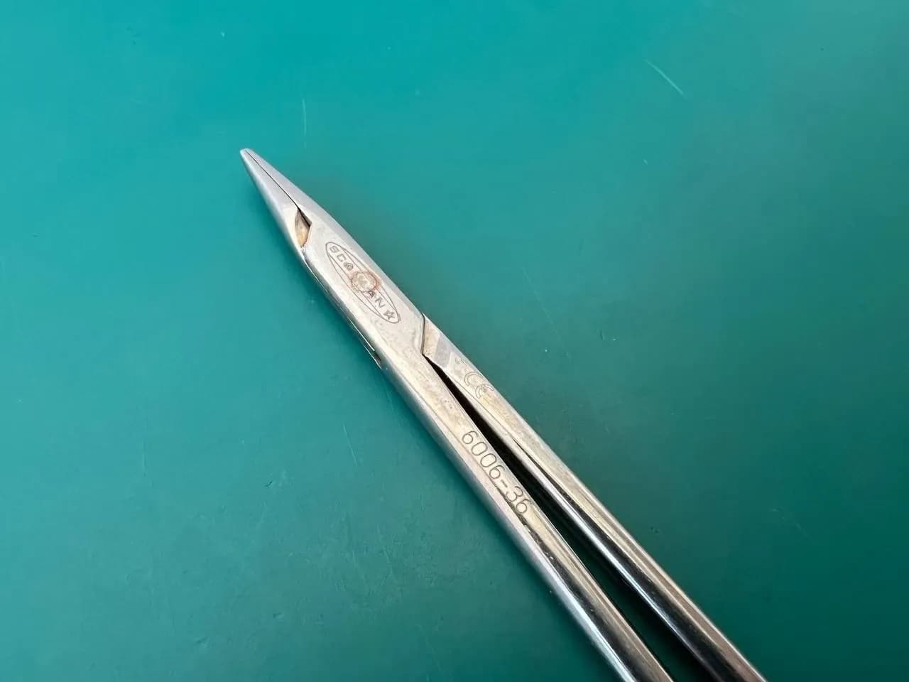 Голкотримач мікрохірургічний Scanlan 6006-36 з губками DIAMOND DUST 8-3/4″ (22.0 см)