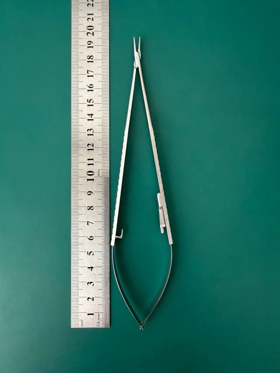 Aesculap FD048R Micro Needle Holder, straight, 200 mm (7 7/8")