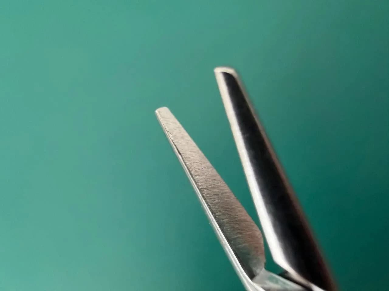Aesculap FD048R Micro Needle Holder, straight, 200 mm (7 7/8")
