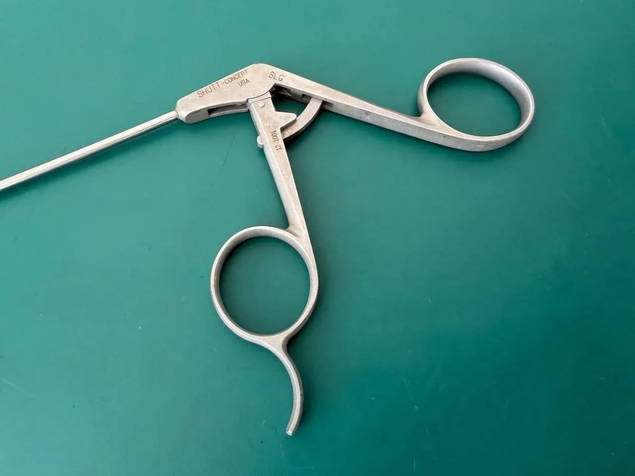 ConMed SHUTT-Linvatec 12.1001 2.75mm Straight Grasping Forceps Arthroscopy 9"