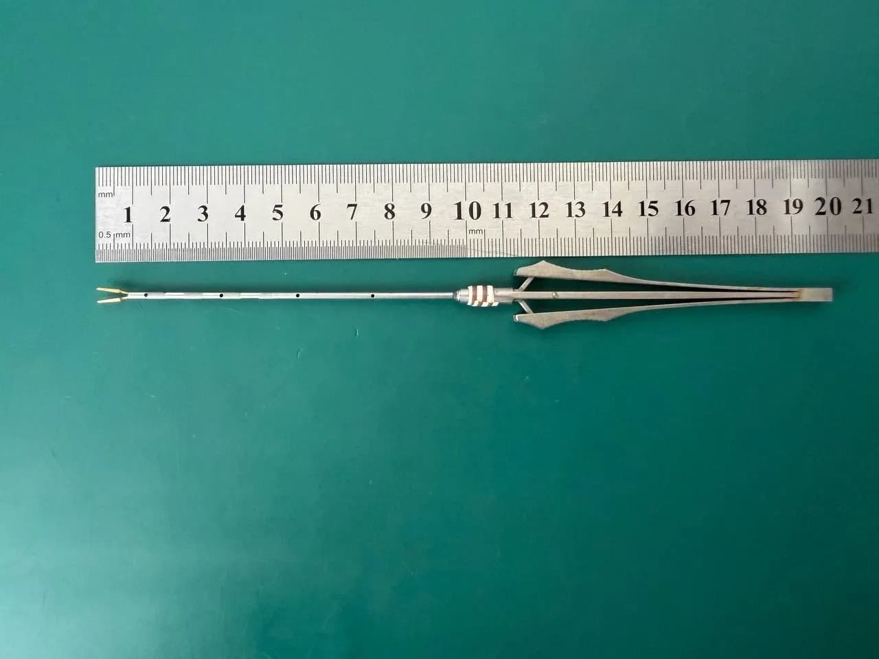 Dyonics 3489 ARTHROSCOPIC SMALL JOINT INSTRUMENT Grasper, Serrated