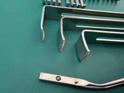 Pilling 35-1680 IMPROVED HENLY RETRACTOR WITH ARMS SPREAD OUTWARD