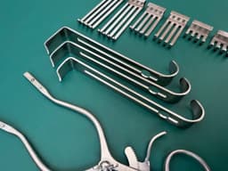 Pilling 35-1680 IMPROVED HENLY RETRACTOR WITH ARMS SPREAD OUTWARD