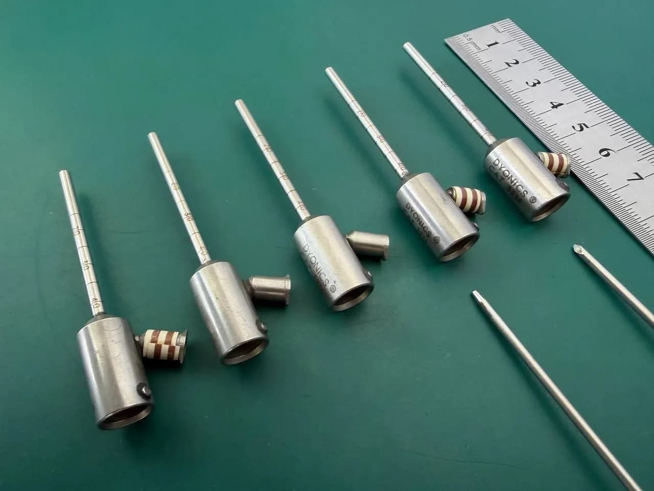 Канюлі та троакари Dyonics 3214 для дрібних суглобів 1.9mm, комплект із 7 інструментів
