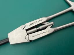 Затискач Jarit 600-123 Winer подвійної дії з ізоляцією 5mm