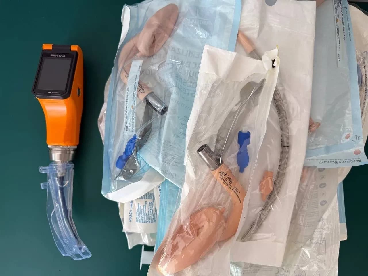 Pentax AWS AWS-S100 Laryngoscope Video Intubation Laryngoscope with accessories